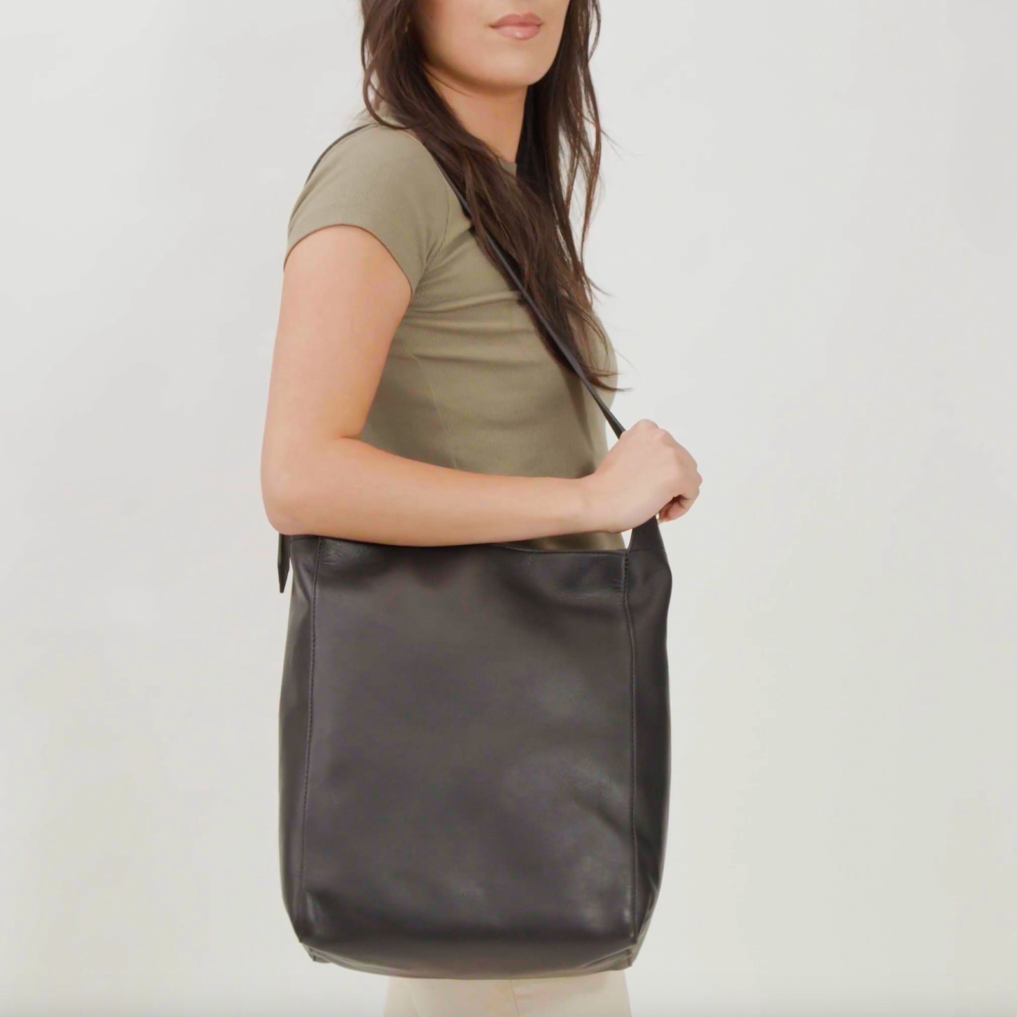 Cecilia Go-To Shoulder Bag Black